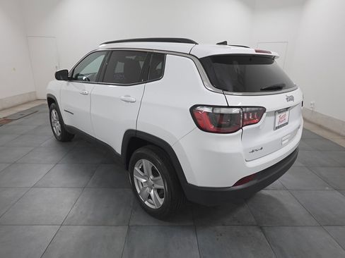 Used 2022 Jeep Compass Latitude image 3