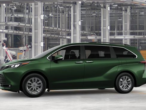 New 2026 Toyota Sienna XLE AWD/4WD image 3