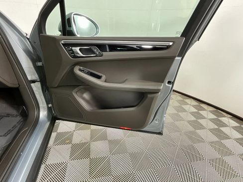Used 2020 Porsche Macan image 21