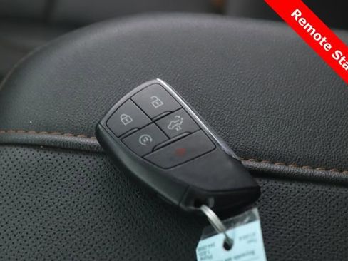Used 2024 GMC Sierra 1500 AT4 w/ Technology Package AWD/4WD image 3