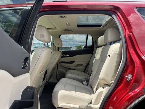 Used 2023 GMC Acadia Denali w/ Denali Ultimate Package AWD/4WD image 8