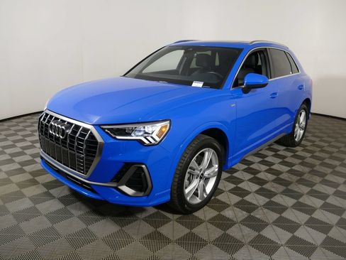 Used 2022 Audi Q3 2.0T Premium Plus w/ Premium Plus Package AWD/4WD image 7