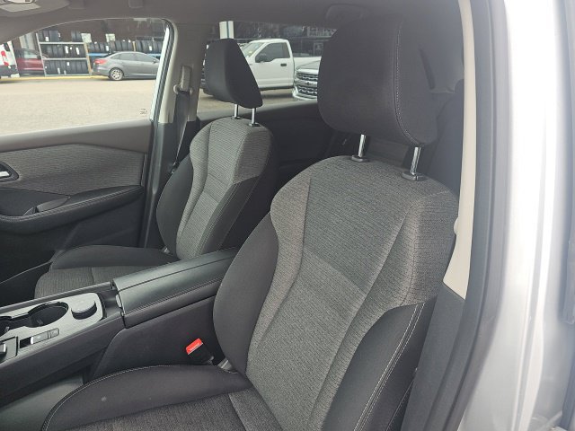 Used 2022 Nissan Rogue SV AWD/4WD image 6