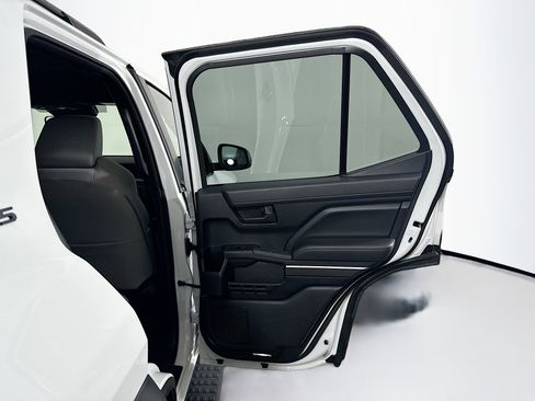 Used 2025 Toyota 4Runner SR5 AWD/4WD image 29