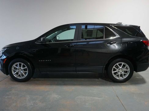 Used 2022 Chevrolet Equinox LT image 2