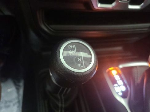 Used 2019 Jeep Wrangler Unlimited Sahara w/ Safety Group AWD/4WD image 28