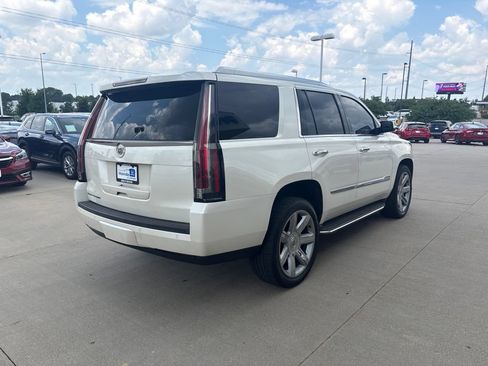 Used 2015 Cadillac Escalade Luxury AWD/4WD image 5