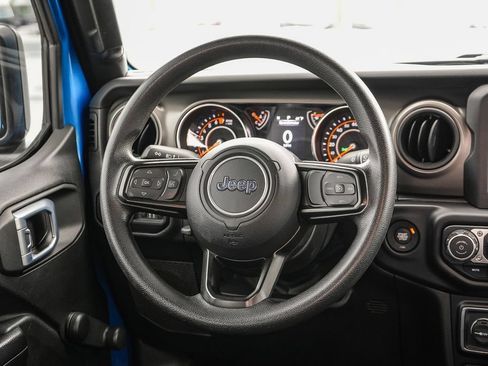 Used 2022 Jeep Gladiator Sport AWD/4WD image 17
