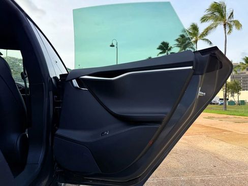 Used 2017 Tesla Model S 60 image 16