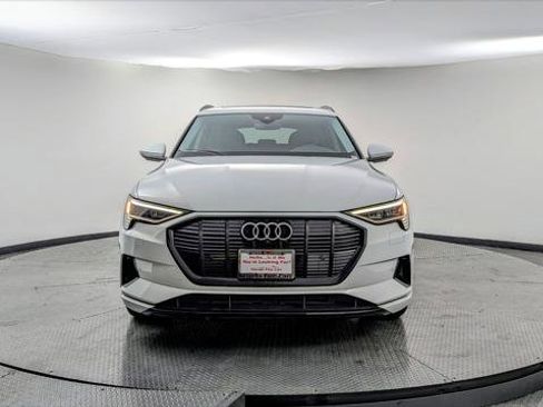 Used 2021 Audi e-tron Premium w/ Convenience Plus Package image 11