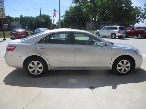 Used 2008 Toyota Camry LE FWD image 16