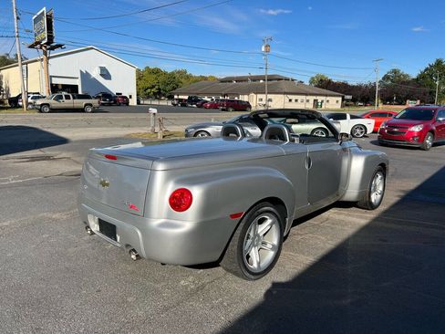 Used 2004 Chevrolet SSR w/ Preferred Equipment Group image 27