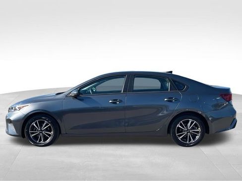 Used 2022 Kia Forte LXS image 8