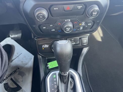 Used 2020 Jeep Renegade Sport image 19