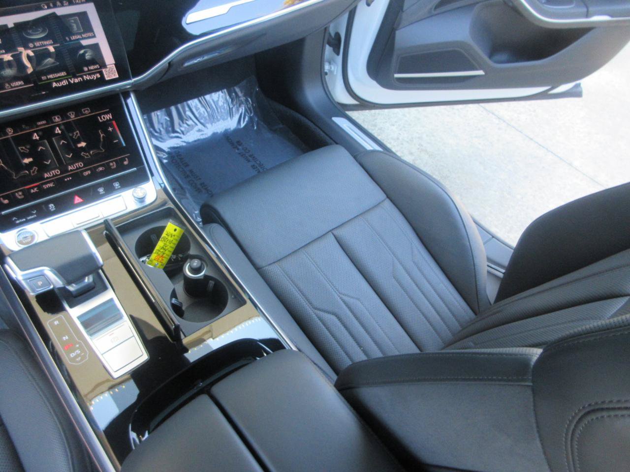 Used 2025 Audi A8 L 3.0T w/ EXECUTIVE PACKAGE w/ Executive Package AWD/4WD image 19