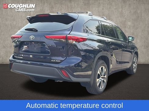 Used 2022 Toyota Highlander XLE AWD/4WD image 10