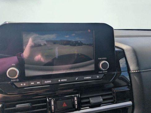 Used 2025 Nissan Pathfinder SV FWD image 35