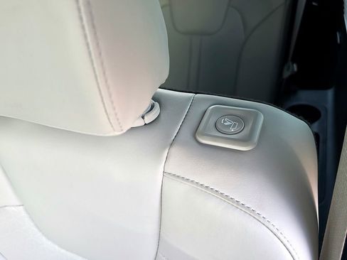 Used 2022 Kia Sorento EX w/ Panoramic Sunroof Package AWD/4WD image 56