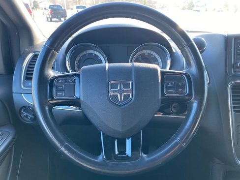 Used 2019 Dodge Grand Caravan SXT image 21