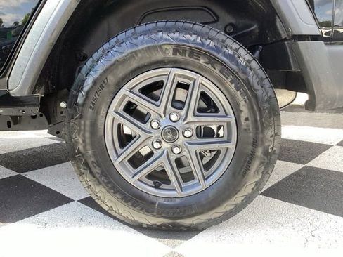Used 2025 Jeep Wrangler Unlimited Sport AWD/4WD image 34