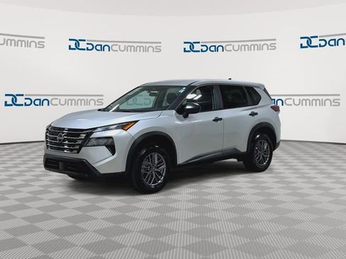 Used 2024 Nissan Rogue S AWD/4WD image 4