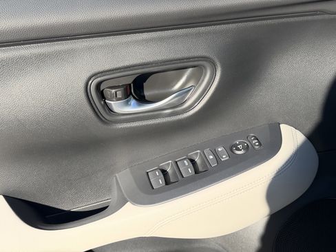 Used 2025 Honda HR-V LX image 12