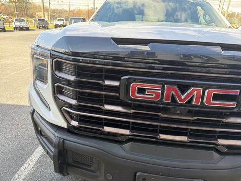 Used 2023 GMC Sierra 1500 AT4X image 7