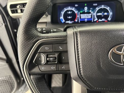 Certified 2025 Toyota Tacoma TRD Sport AWD/4WD image 28