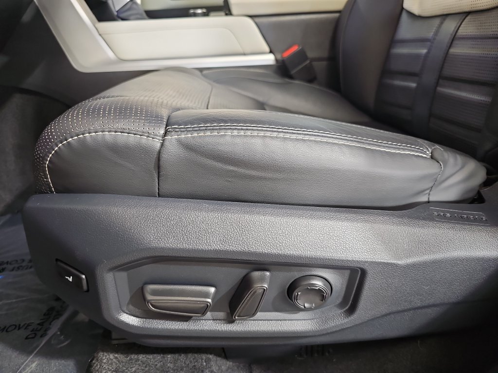 Used 2023 Toyota Sequoia Capstone AWD/4WD image 31