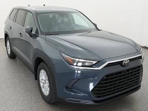 New 2026 Toyota Grand Highlander XLE FWD image 4