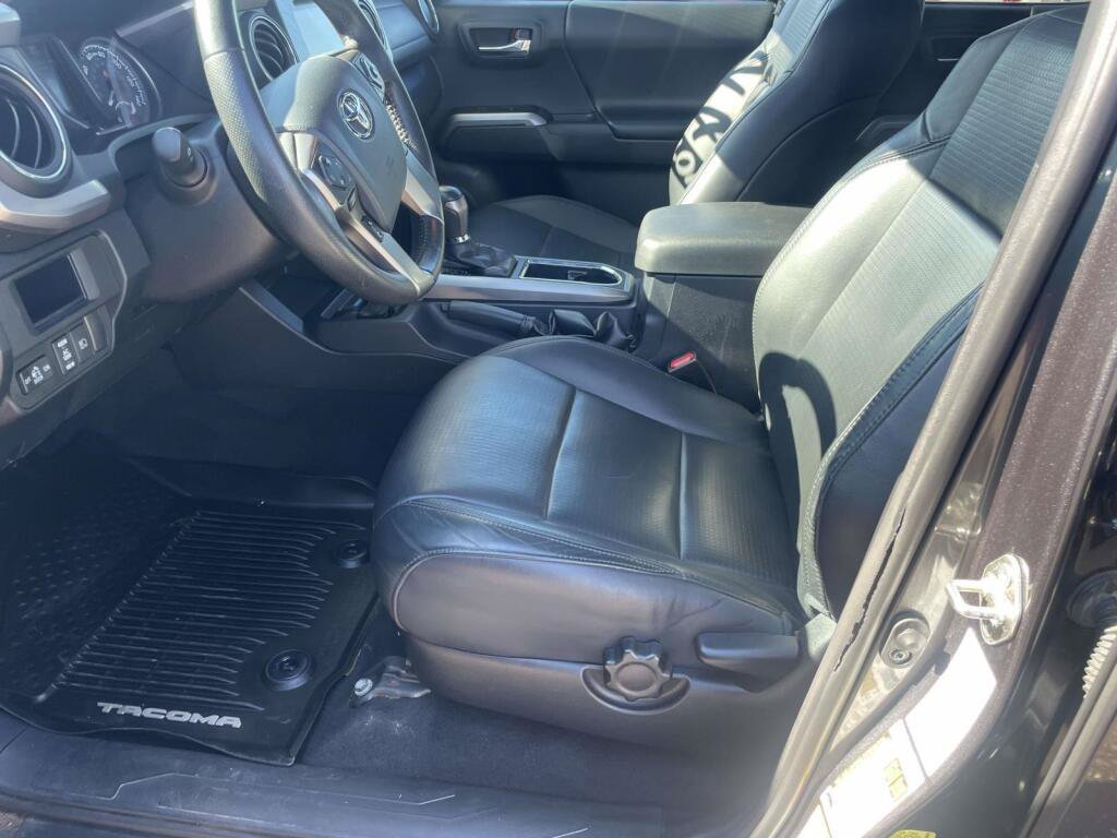 Used 2018 Toyota Tacoma Limited AWD/4WD image 15