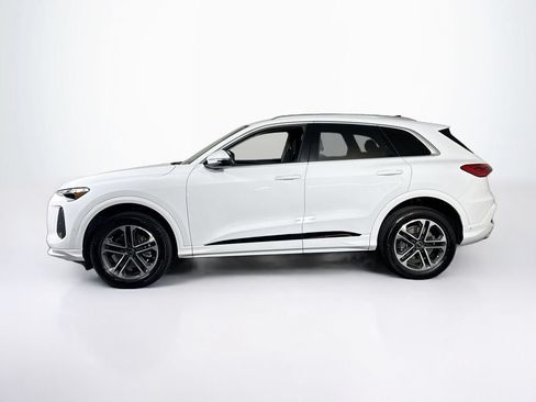 Used 2025 Audi Q5 Premium w/ Convenience Package AWD/4WD image 2