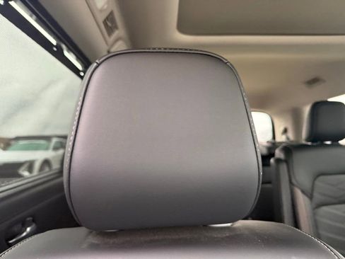 Used 2024 Nissan Pathfinder Platinum image 32