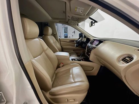 Used 2018 Nissan Pathfinder Platinum FWD image 30