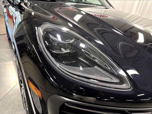 Used 2026 Porsche Macan AWD/4WD image 14