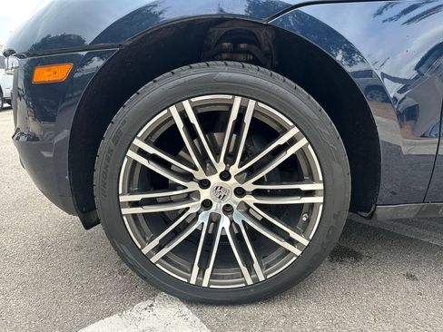 Used 2018 Porsche Macan AWD/4WD image 15