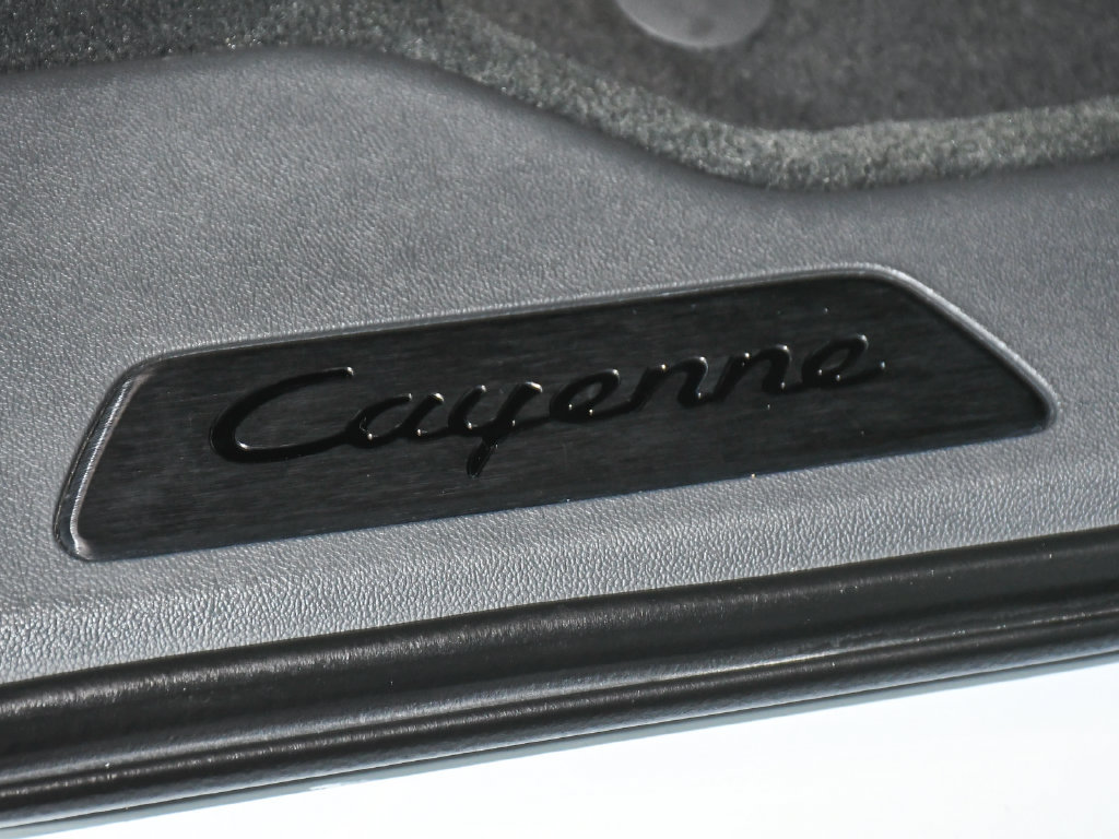 Used 2021 Porsche Cayenne GTS w/ Premium Package Plus AWD/4WD image 17
