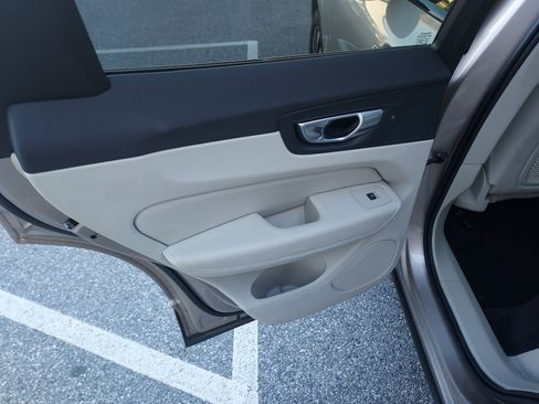 Used 2024 Volvo XC60 B5 Core w/ Climate Package image 17