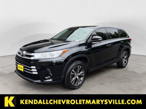 Used 2019 Toyota Highlander LE FWD image 1