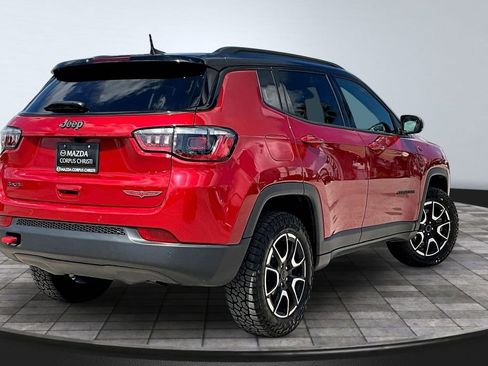 Used 2025 Jeep Compass Trailhawk AWD/4WD image 7