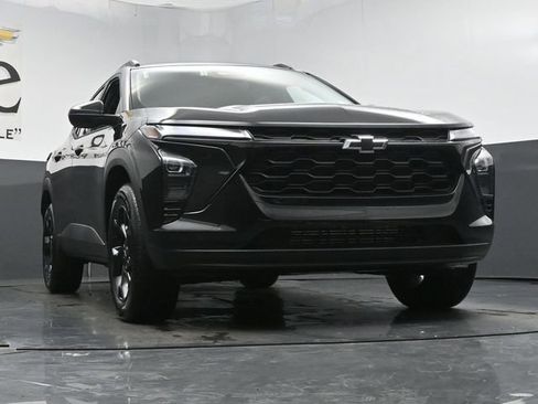 New 2026 Chevrolet Trax LT w/ Driver Confidence Package FWD image 3