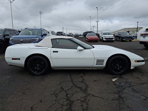 Used 1991 Chevrolet Corvette Convertible RWD image 8