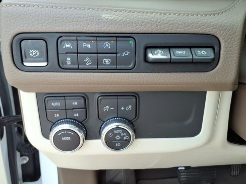 Used 2022 GMC Yukon XL Denali AWD/4WD image 19