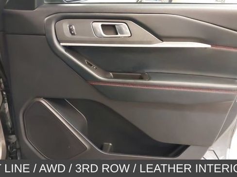 Used 2025 Ford Explorer ST-Line w/ ST-Line Street Pack AWD/4WD image 35