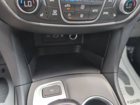 Used 2019 Chevrolet Equinox LT AWD/4WD image 17