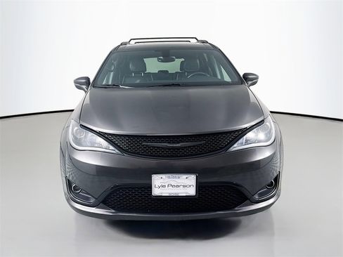 Used 2018 Chrysler Pacifica Limited image 6