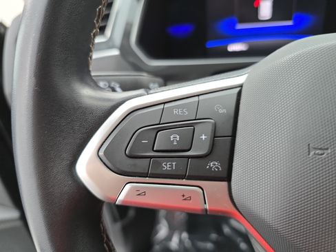 Used 2022 Volkswagen Tiguan SE w/ Panoramic Sunroof Package AWD/4WD image 17