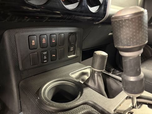 Used 2012 Toyota FJ Cruiser 4WD w/ Upgrade Pkg image 25