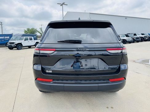 Used 2023 Jeep Grand Cherokee Limited w/ Black Appearance Package AWD/4WD image 38