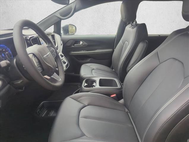 New 2026 Chrysler Pacifica Select FWD image 4